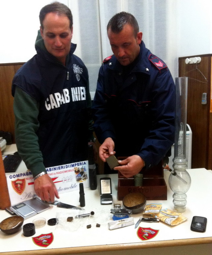 Imperia: 24enne di frazione Cantalupo arrestato dai CC per detenzione di droga Imperia: 24enne di frazione Cantalupo arrestato dai CC per detenzione di droga
