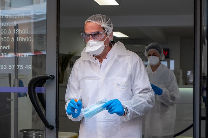 Dalla Francia: 12 morti in una casa di riposo vicino a Cannes, a Nizza distribuiti ogni giorno duemila pasti