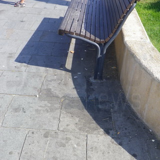 Imperia: degrado sulla piazzetta del Borgo Capuccini, la denuncia e le foto di un lettore Imperia: degrado sulla piazzetta del Borgo Capuccini, la denuncia e le foto di un lettore