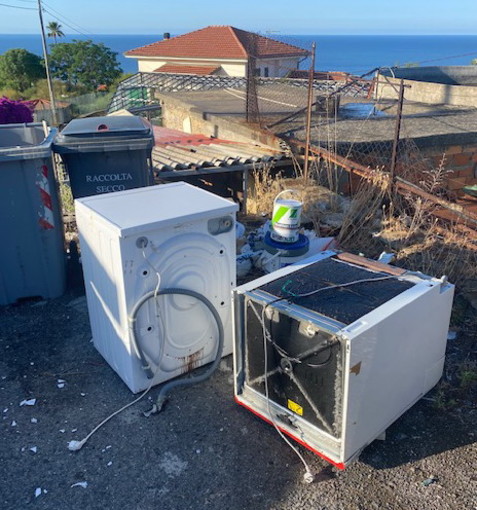 Bordighera: dopo le due imprese edili 'pizzicata' anche un'immobiliare che abbandonava rifiuti