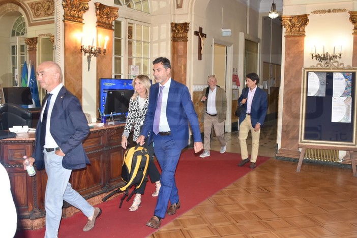 Accordo Rai-Comune per i prossimi tre Festival di Sanremo: nessun commento del giorno dopo ma come procederà la pratica? Accordo Rai-Comune per i prossimi tre Festival di Sanremo: nessun commento del giorno dopo ma come procederà la pratica?