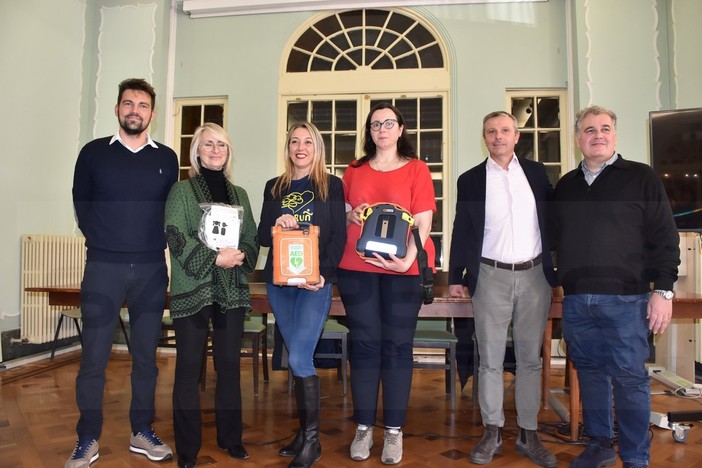 Sanremo: la HbRun raccoglie 1.800 euro e dona un defibrillatore alla Croce Rossa (Foto e Video) Sanremo: la HbRun raccoglie 1.800 euro e dona un defibrillatore alla Croce Rossa (Foto e Video)