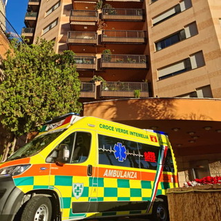 Società di Monaco dona mascherine alla Croce Verde Intemelia per la protezione di dipendenti e volontari Società di Monaco dona mascherine alla Croce Verde Intemelia per la protezione di dipendenti e volontari