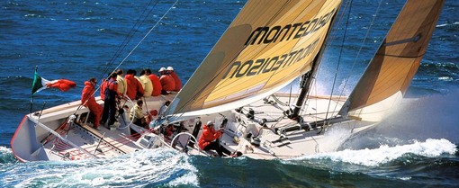 Storia ed evoluzione dell'America's Cup, Ventimiglia propone "Dalla vela al volo. Rotta verso Napoli 2027" (Foto) Storia ed evoluzione dell'America's Cup, Ventimiglia propone "Dalla vela al volo. Rotta verso Napoli 2027" (Foto)
