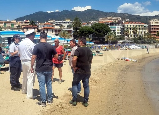 Sanremo: donna di 70 anni muore colta da infarto sul bagnasciuga sulle spiagge del centro Sanremo: donna di 70 anni muore colta da infarto sul bagnasciuga sulle spiagge del centro