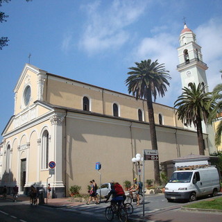 Diano Marina piange lo storico insegnante e gallerista Lorenzo Civiero