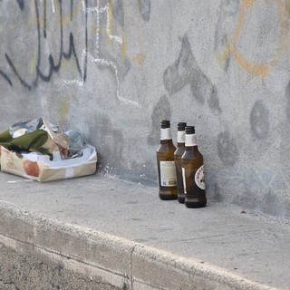 Sanremo: degrado e sporcizia sul molo del porto vecchio, ok il futuro restyling ma serve manutenzione (Foto)