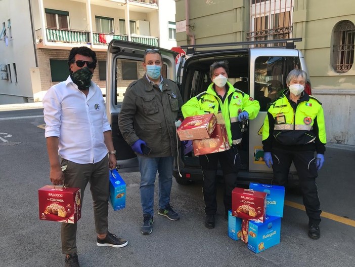 Gli auguri di buona Pasqua da Fdi: Iacobucci e Panetta consegnano le colombe a Protezione Civile, forze dell'ordine e sanitari Gli auguri di buona Pasqua da Fdi: Iacobucci e Panetta consegnano le colombe a Protezione Civile, forze dell'ordine e sanitari