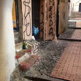 Sanremo: situazione di degrado in via Pastrengo, le foto e l'appello dei residenti Sanremo: situazione di degrado in via Pastrengo, le foto e l'appello dei residenti