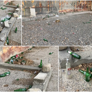 Sanremo: degrado, sporcizia e un mare di bottiglie in una spiaggia del lungomare Calvino (foto) Sanremo: degrado, sporcizia e un mare di bottiglie in una spiaggia del lungomare Calvino (foto)