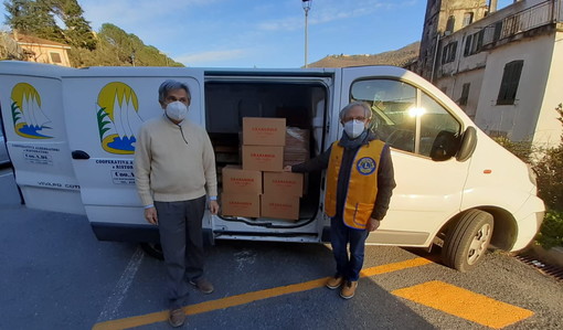 Borgomaro: il Lions Club Imperia Host vicino a chi ha bisogno, importante donazione alla Caritas (Foto) Borgomaro: il Lions Club Imperia Host vicino a chi ha bisogno, importante donazione alla Caritas (Foto)