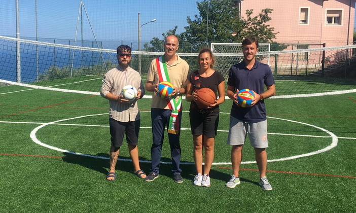 Il Rotaract Imperia dona attrezzature sportive per il nuovo campetto polifunzionale del Comune di Costarainera (Foto)