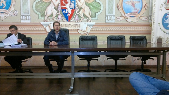 Diano Marina: l'annuncio del vice Sindaco Za Garibaldi: "L'incompiuta verrà riaperta il 30 giugno" Diano Marina: l'annuncio del vice Sindaco Za Garibaldi: "L'incompiuta verrà riaperta il 30 giugno"