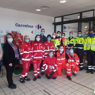 Non si ferma l'ondata di solidarietà dell'Iper Carrefour di Arma di Taggia (Foto e Video)