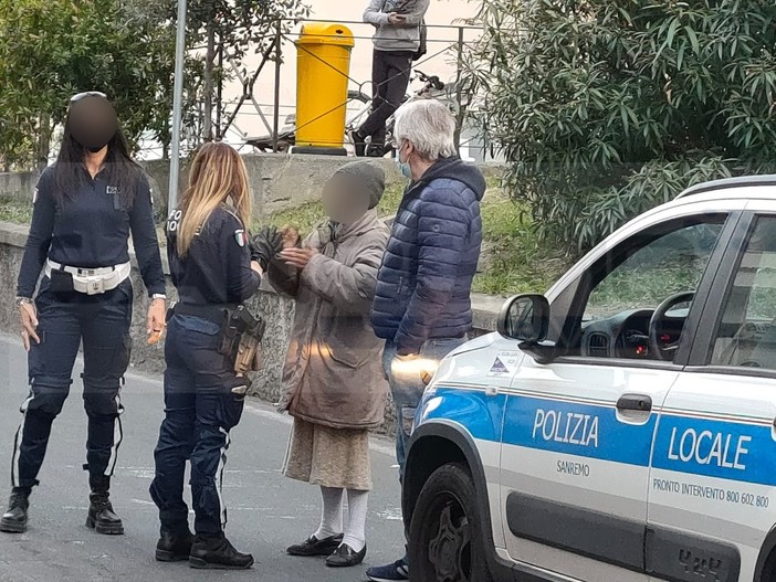 Sanremo: dà in escandescenze perchè le viene rifiutato l'uso di un bagno, dal locale "Il green pass non c'entra nulla" Sanremo: dà in escandescenze perchè le viene rifiutato l'uso di un bagno, dal locale "Il green pass non c'entra nulla"