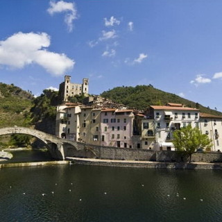 L'intramontabile fascino di Dolceacqua, incantevole borgo raccontato da Pierluigi Casalino