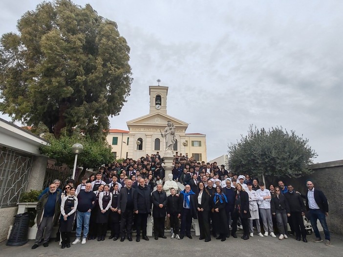 Don Fabio Attard arriva a Vallecrosia, l'XI successore di Don Bosco incontra i ragazzi del Cnos-Fap (Foto e video)