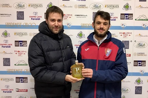 Gianluca Doveri, premiato come man of the match di Sanremese-Ponsacco a fine partita Gianluca Doveri, premiato come man of the match di Sanremese-Ponsacco a fine partita