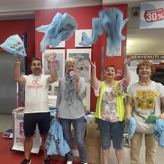 Sanremo: ottimo esito per “Dona la spesa” per la scuola alla Coop: 230 kg di quaderni, colori, matite, penne, temperini, gomme e zainetti