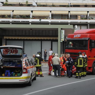 Castelvecchio: camion investe una donna sulla Statale 28, trasportata in ospedale