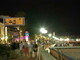 Una veduta notturna del lungomare di Diano Marina