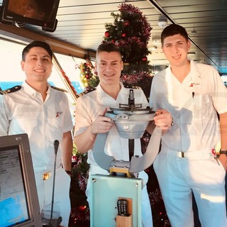 Tre ufficiali di Sanremo sul ponte di comando dell'esclusiva nave da crociera 'Carnival Inspiration' (Foto)