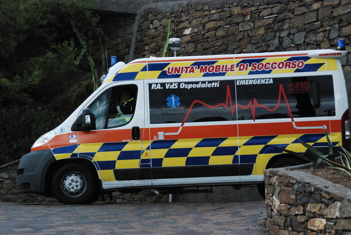 Ospedaletti: scontro tra auto e moto sulla via Aurelia, 29enne si rompe il femore Ospedaletti: scontro tra auto e moto sulla via Aurelia, 29enne si rompe il femore