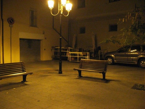 Imperia: blitz nella notte di Sanremonews per verificare un possibile dehor abusivo in piazza Ricci