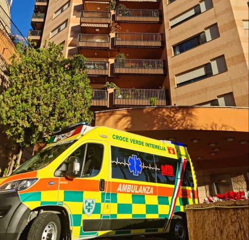Società di Monaco dona mascherine alla Croce Verde Intemelia per la protezione di dipendenti e volontari Società di Monaco dona mascherine alla Croce Verde Intemelia per la protezione di dipendenti e volontari