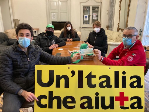 Imperia: assegno dei giovani imprenditori agricoli e del Rotaract per la Croce Rossa locale Imperia: assegno dei giovani imprenditori agricoli e del Rotaract per la Croce Rossa locale
