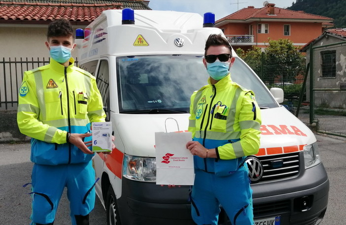 L'associazione Aceb ha donato oggi quattro termometri senza contatto a Croce Azzurra e Croce Verde