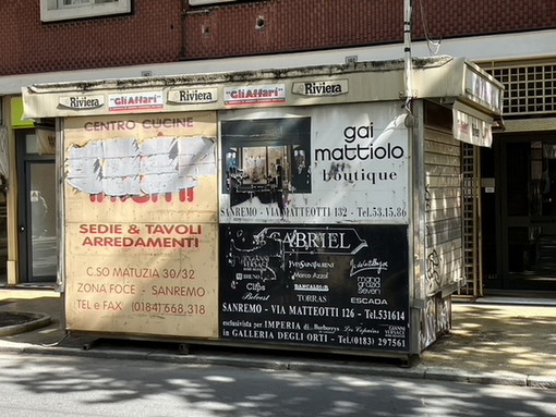 Il chiosco dell'ex edicola in corso Garibaldi Il chiosco dell'ex edicola in corso Garibaldi