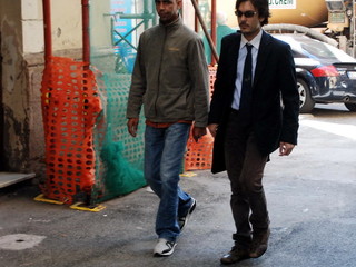 Da sinistra Daif Hassam con l'avvocato Ramez El Jazzar Da sinistra Daif Hassam con l'avvocato Ramez El Jazzar