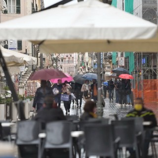 Weekend positivo e tanta gente nei bar e ristoranti: oggi anche molti francesi ma il problema rimane l'autostrada