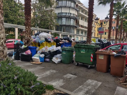 Imperia: da via Airenti e via Armanna Inferiore la protesta per la differenziata “Delusi da un servizio dilettantistico” (Foto)