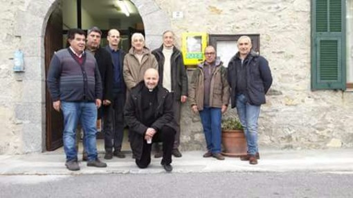 Pornassio: consegnato ieri un nuovo defibrillatore donato da Pro Loco e Croce Bianca Pornassio: consegnato ieri un nuovo defibrillatore donato da Pro Loco e Croce Bianca