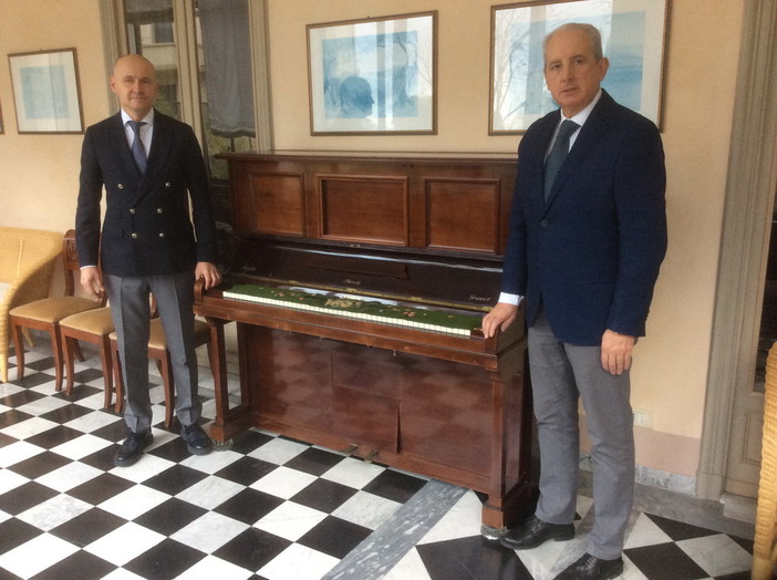 Questa mattina la consegna alla presenza del vicepresidente Dellerba: donato un pianoforte a Villa Nobel dall’imprenditore culturale Igor Danilov Questa mattina la consegna alla presenza del vicepresidente Dellerba: donato un pianoforte a Villa Nobel dall’imprenditore culturale Igor Danilov