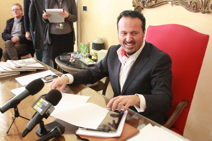 Sanremo: il Sindaco ha convocato per domani Assessori e Consiglieri, rivelerà la sua decisione Sanremo: il Sindaco ha convocato per domani Assessori e Consiglieri, rivelerà la sua decisione