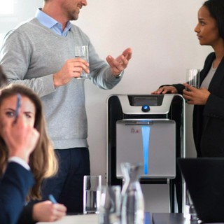 Quali modelli di distributori d’acqua sono disponibili per uffici e aziende?