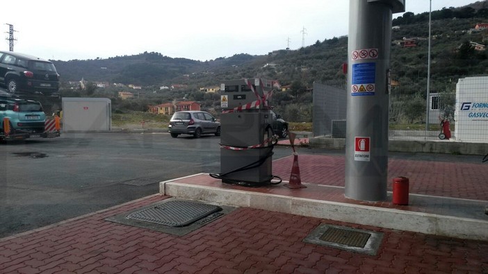 Imperia: distributore denunciato per la rimozione dei sigilli, è 'Le Cave' sulla Statale 28 del Nava