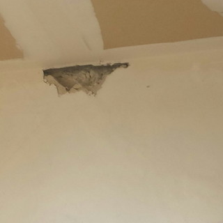 Sanremo: crepe nei muri all’istituto Turistico, studenti trasferiti in aule di fortuna e lavori attesi entro Natale (Foto)