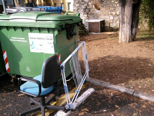 Sanremo: telecamere 'mobili' per scoraggiare chi butta l'immondizia fuori dai cassonetti o crea discariche abusive