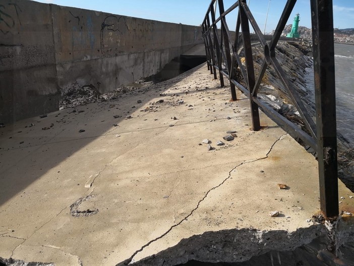 Imperia: la conta dei danni dopo la mareggiata. Barche alla deriva, distrutti stabilimenti balneari, danni al porto (foto e video)