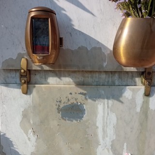 Sanremo: degrado e sporcizia al cimitero di Coldirodi, i residenti chiedono un intervento al Comune (Foto)