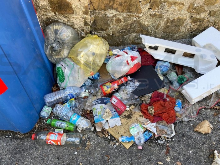 Bordighera, raddoppiate le sanzioni per gli incivili: fino a 400 euro per chi abbandona o non conferisce bene i rifiuti