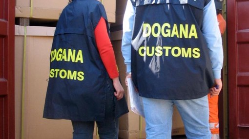 L'ufficio Dogane di Imperia sequestra un carico di 337 giacche confezionate in Marocco L'ufficio Dogane di Imperia sequestra un carico di 337 giacche confezionate in Marocco