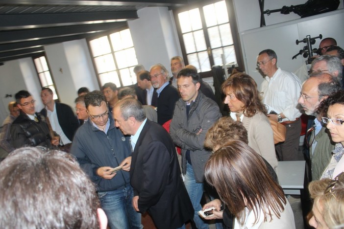 Imperia: dimissioni dei Consiglieri di oggi, intervento di Alessandro Gazzano e Pino Camiolo (PDL) Imperia: dimissioni dei Consiglieri di oggi, intervento di Alessandro Gazzano e Pino Camiolo (PDL)