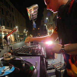 Sanremo: prosegue il tentativo di record mondiale di maratona di mixaggio