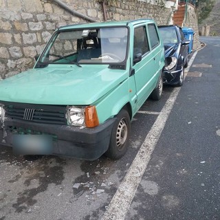 Ceriana: finisce contro due auto parcheggiate e scappa via, il proprietario di una macchina chiede aiuto ai social