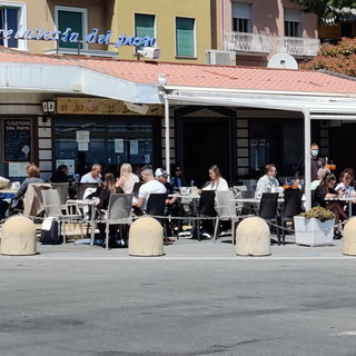 Sanremo: delibera ‘Spazio aperto’ per allargare i dehors, si valuta un possibile prolungamento a ottobre ma c’è il nodo dei parcheggi